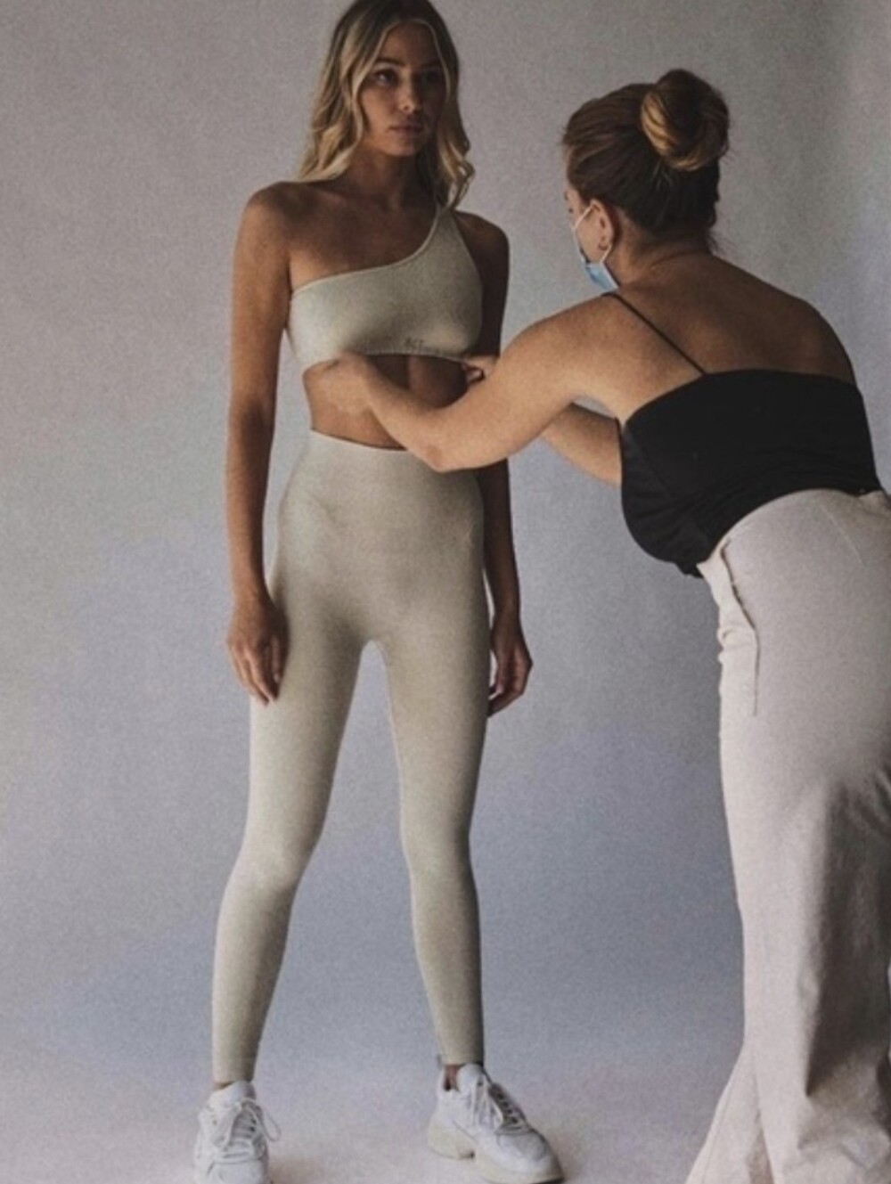 SET Active Cream  Leggings Small